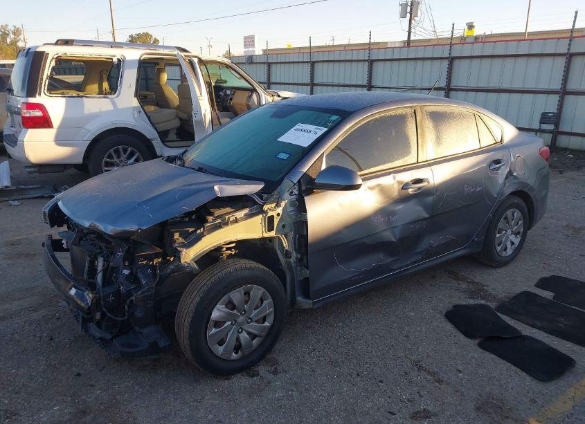 Photo 2 of 2019 Kia Rio S (VIN 3KPA24AB4KE157627)