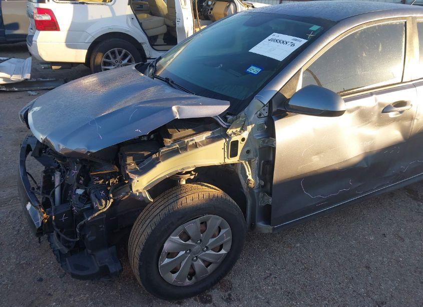 Photo 6 of 2019 Kia Rio S (VIN 3KPA24AB4KE157627)