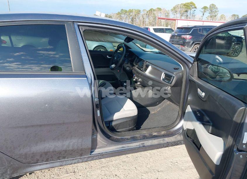 Photo 5 of 2019 Kia Rio S (VIN 3KPA24AB4KE171432)