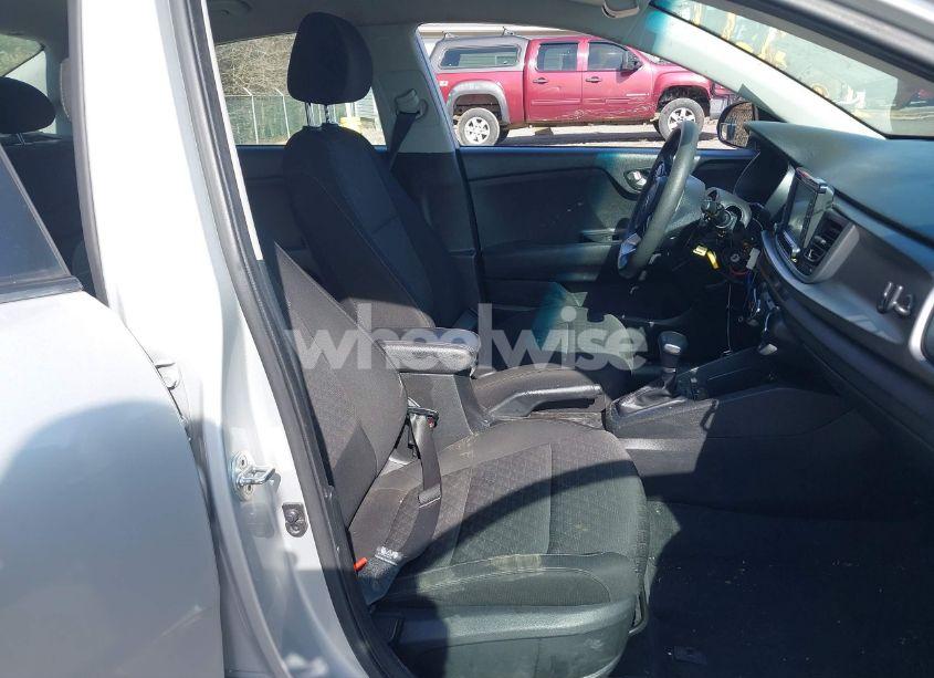 Photo 5 of 2019 Kia Rio S (VIN 3KPA24AB5KE158804)