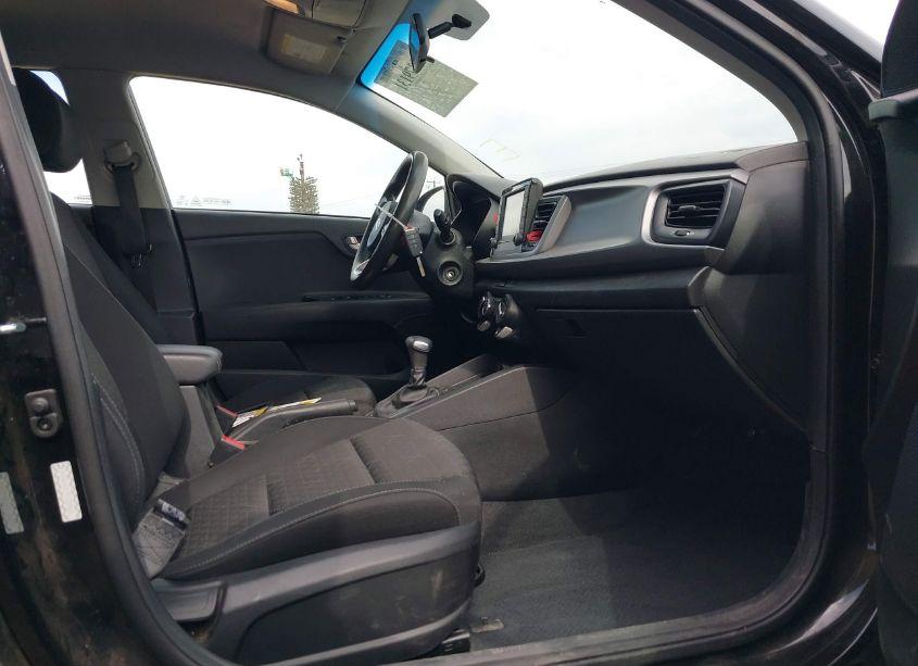 Photo 5 of 2019 Kia Rio S (VIN 3KPA24AB7KE228562)