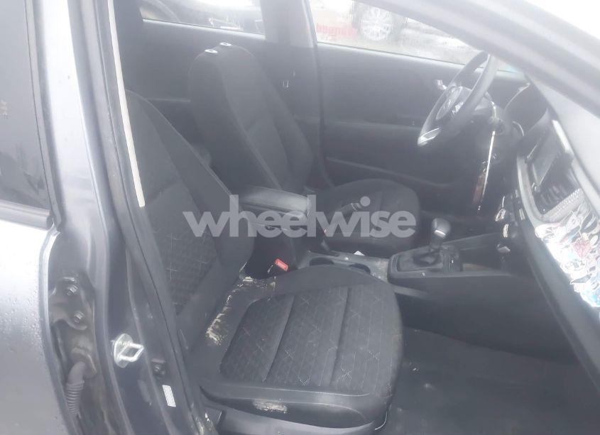 Photo 5 of 2019 Kia Rio S (VIN 3KPA24AB9KE198397)