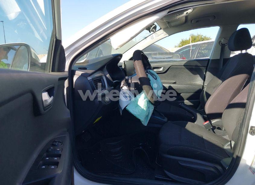 Photo 5 of 2021 Kia Rio LX (VIN 3KPA24AD3ME422560)