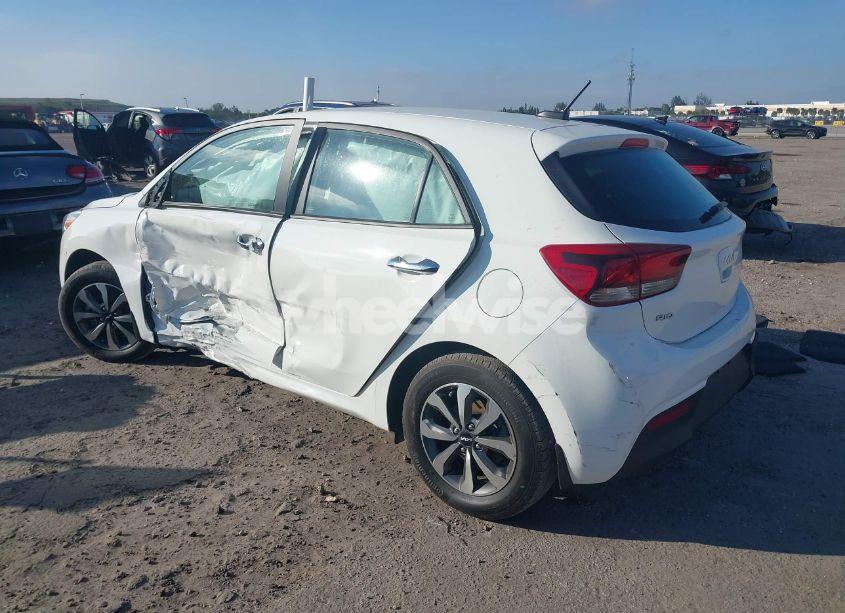 Photo 3 of 2022 Kia Rio 5-DOOR S (VIN 3KPA25AD6NE458511)