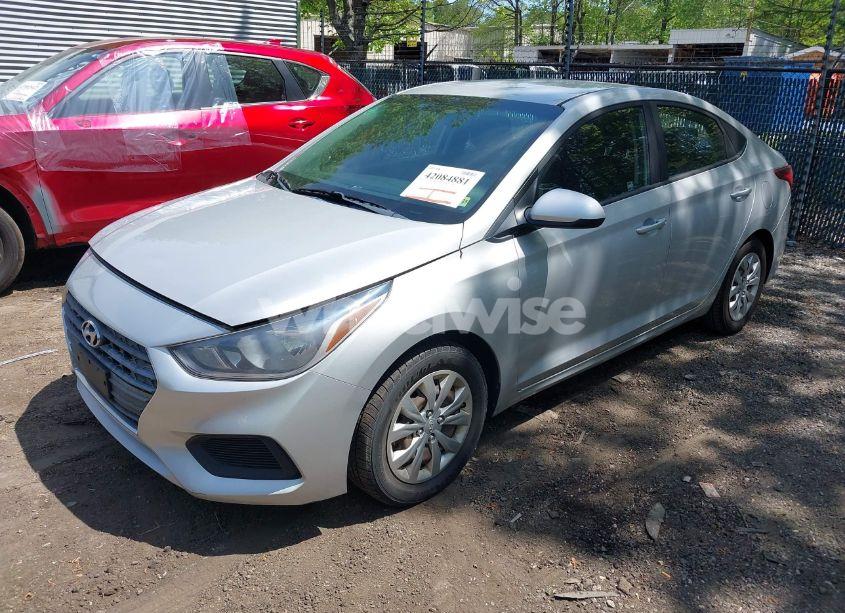 Photo 2 of 2018 Hyundai Accent SE (VIN 3KPC24A30JE018627)