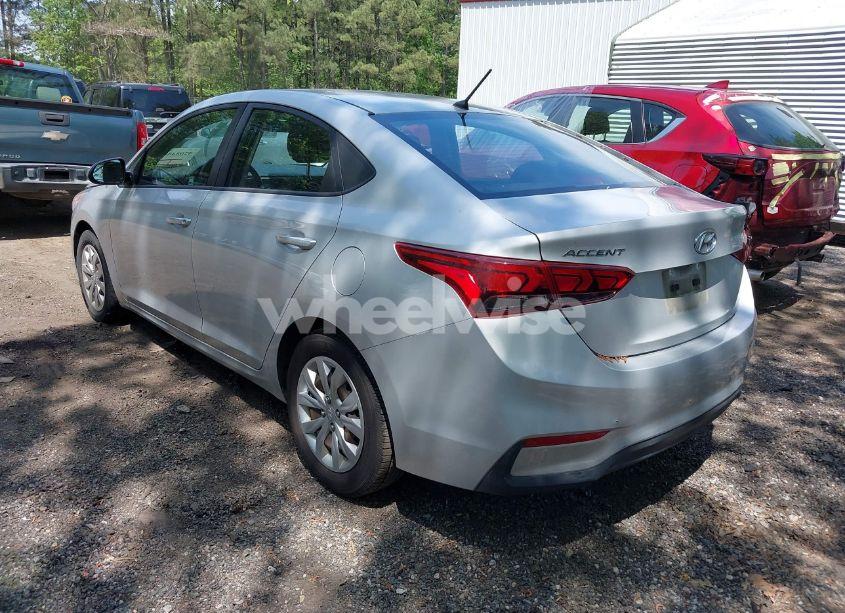 Photo 3 of 2018 Hyundai Accent SE (VIN 3KPC24A30JE018627)