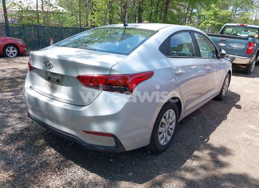 Photo 4 of 2018 Hyundai Accent SE (VIN 3KPC24A30JE018627)