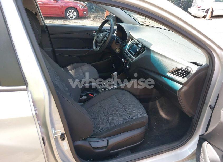 Photo 5 of 2018 Hyundai Accent SE (VIN 3KPC24A30JE018627)