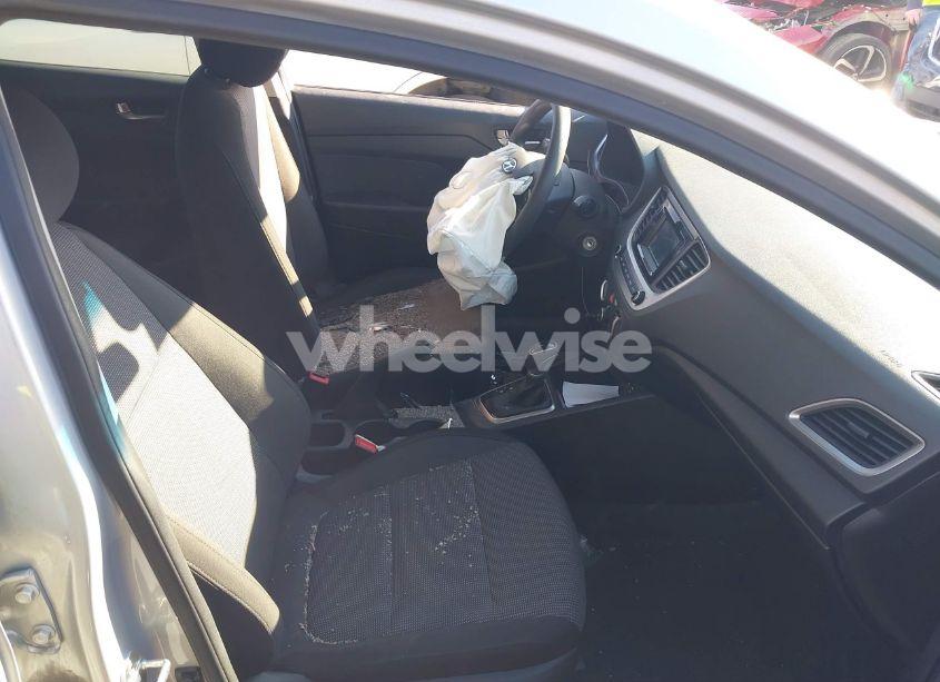 Photo 5 of 2018 Hyundai Accent SE (VIN 3KPC24A30JE024671)