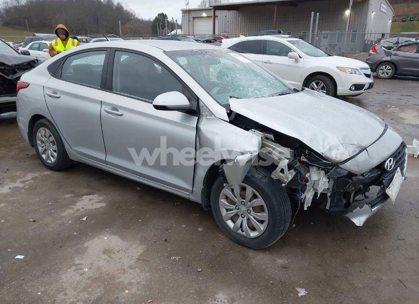 2018 Hyundai Accent SE (VIN 3KPC24A30JE026646) main photo