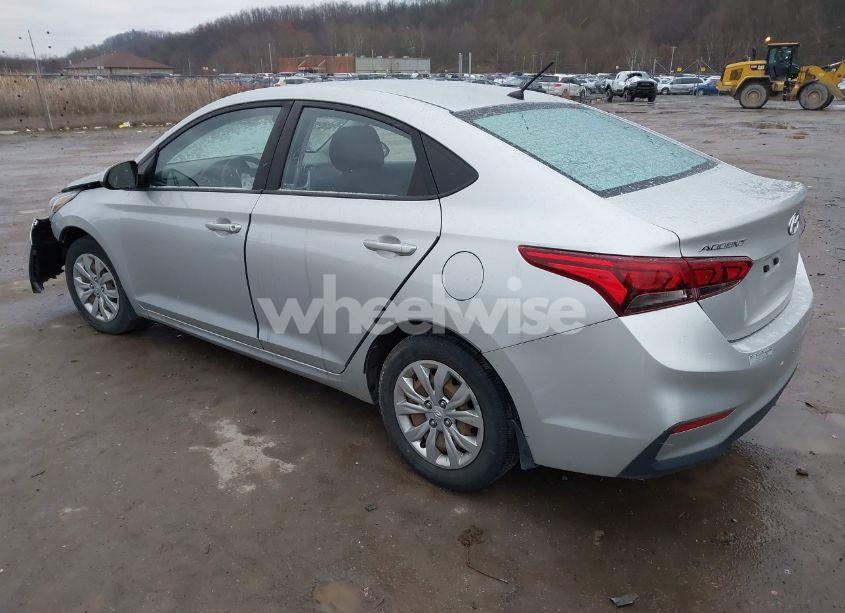 Photo 3 of 2018 Hyundai Accent SE (VIN 3KPC24A30JE026646)