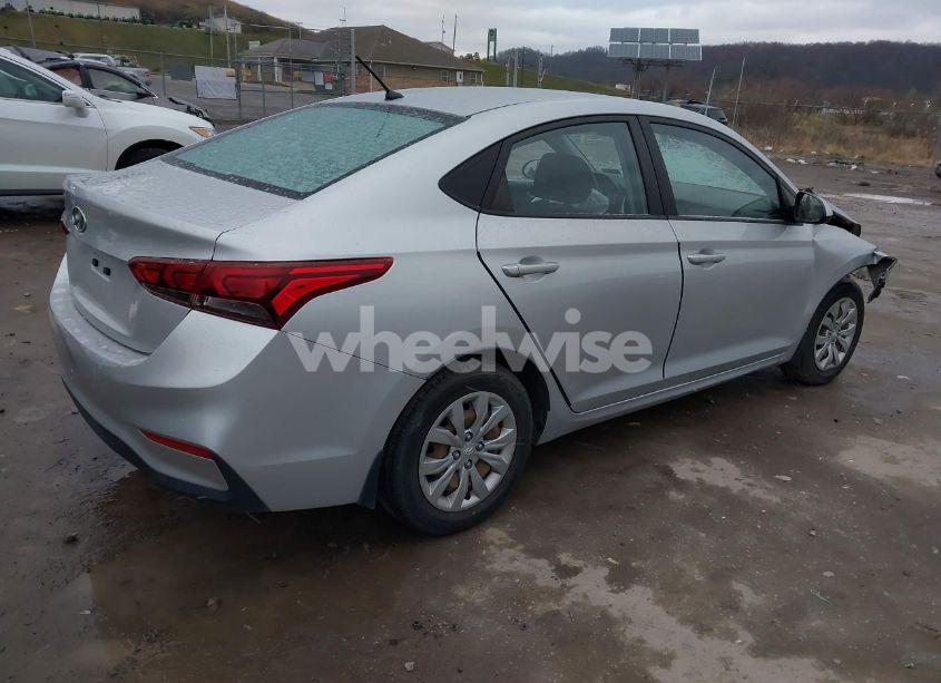 Photo 4 of 2018 Hyundai Accent SE (VIN 3KPC24A30JE026646)