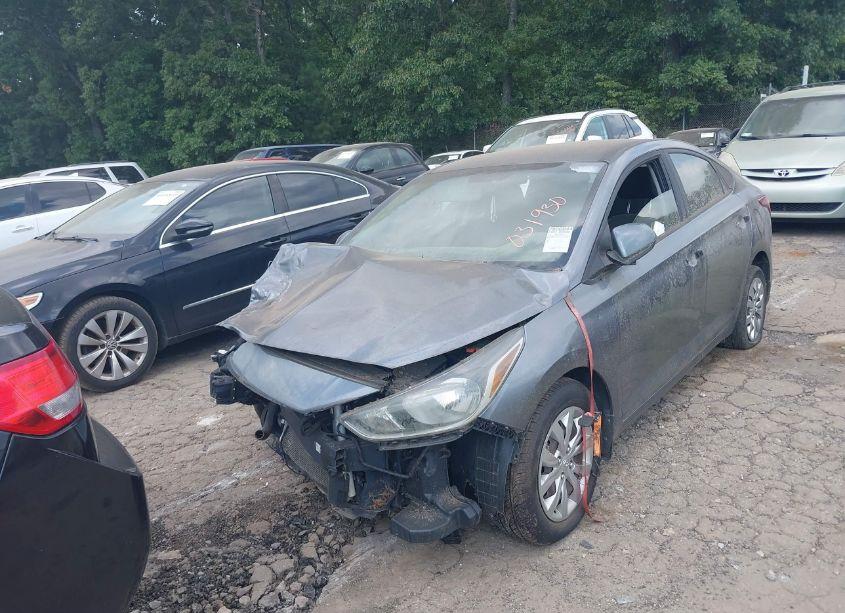 Photo 2 of 2018 Hyundai Accent SE (VIN 3KPC24A30JE031930)