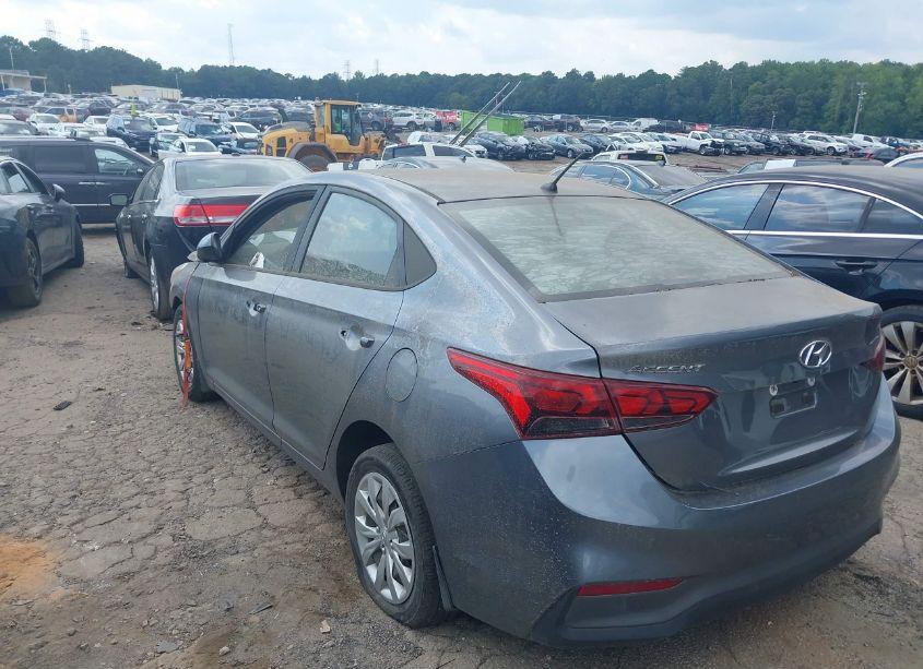 Photo 3 of 2018 Hyundai Accent SE (VIN 3KPC24A30JE031930)