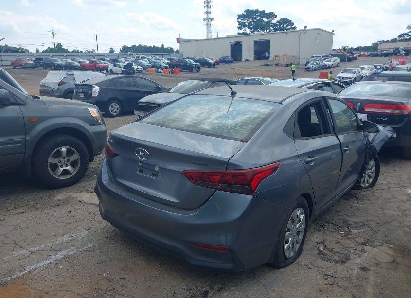 Photo 4 of 2018 Hyundai Accent SE (VIN 3KPC24A30JE031930)