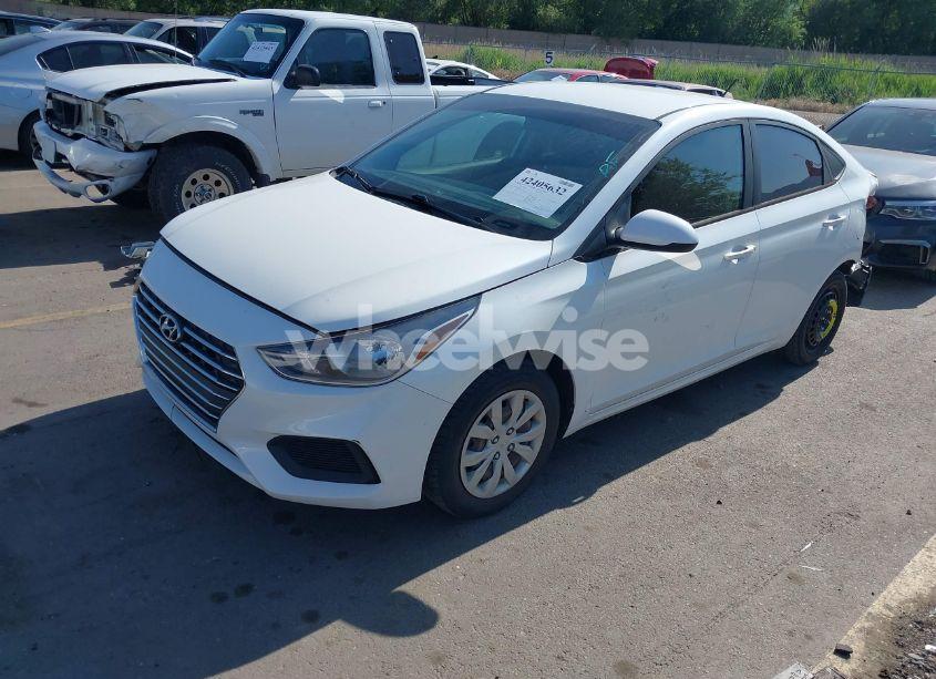 Photo 2 of 2019 Hyundai Accent SE (VIN 3KPC24A30KE067263)