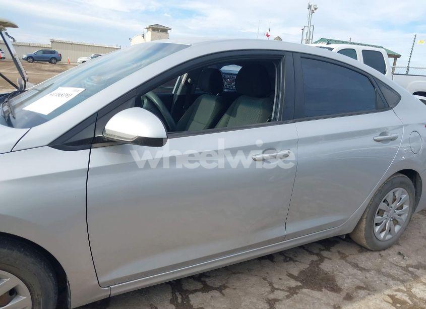 Photo 14 of 2019 Hyundai Accent SE (VIN 3KPC24A30KE088372)