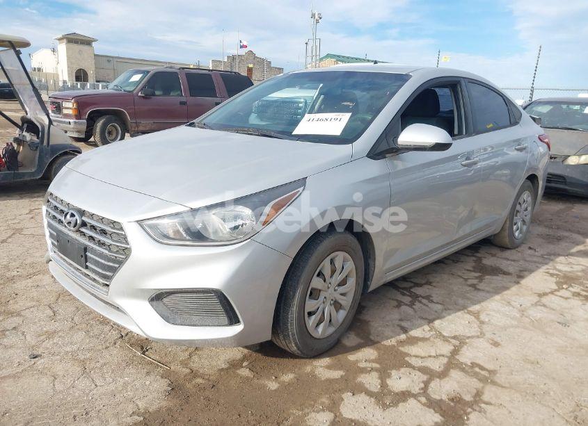 Photo 2 of 2019 Hyundai Accent SE (VIN 3KPC24A30KE088372)