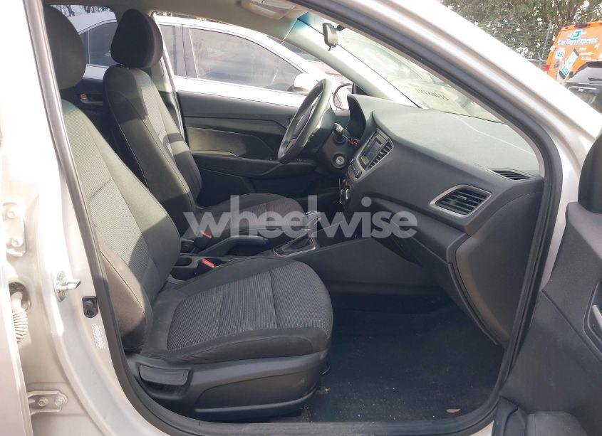 Photo 5 of 2019 Hyundai Accent SE (VIN 3KPC24A30KE088372)