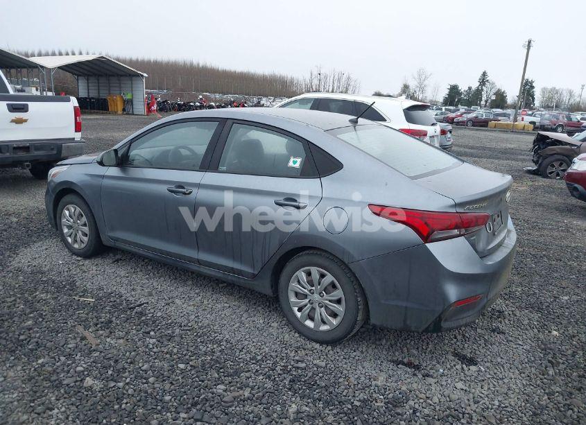 Photo 3 of 2018 Hyundai Accent SE (VIN 3KPC24A31JE014571)