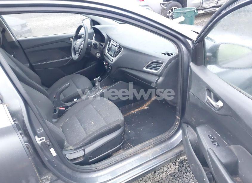 Photo 5 of 2018 Hyundai Accent SE (VIN 3KPC24A31JE014571)