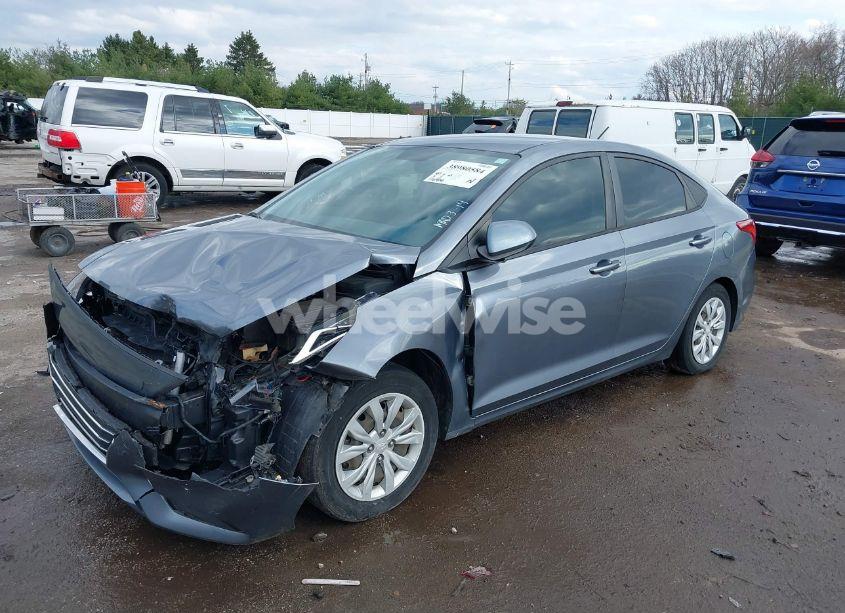 Photo 2 of 2019 Hyundai Accent SE (VIN 3KPC24A31KE064095)