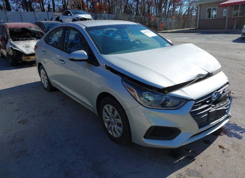 2018 Hyundai Accent SE (VIN 3KPC24A32JE005927) main photo