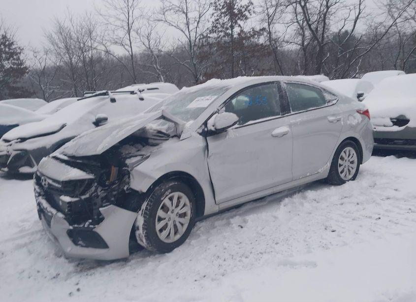 Photo 2 of 2018 Hyundai Accent SE (VIN 3KPC24A32JE005927)