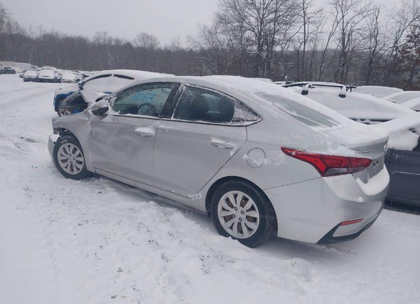 Photo 3 of 2018 Hyundai Accent SE (VIN 3KPC24A32JE005927)