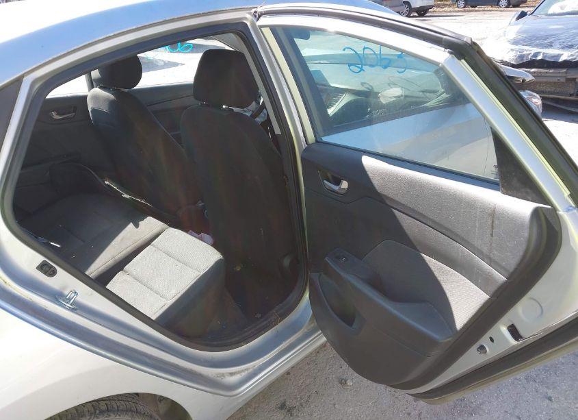 Photo 8 of 2018 Hyundai Accent SE (VIN 3KPC24A32JE005927)