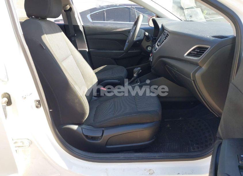 Photo 5 of 2019 Hyundai Accent SE (VIN 3KPC24A32KE077874)