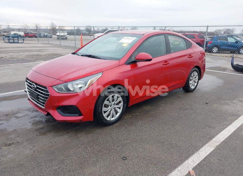 Photo 2 of 2019 Hyundai Accent SE (VIN 3KPC24A32KE080757)