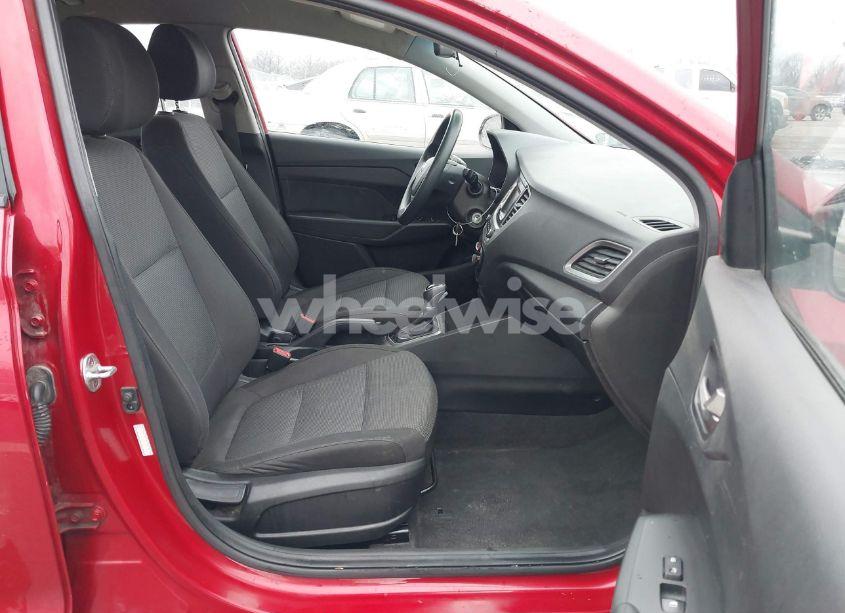 Photo 5 of 2019 Hyundai Accent SE (VIN 3KPC24A32KE080757)