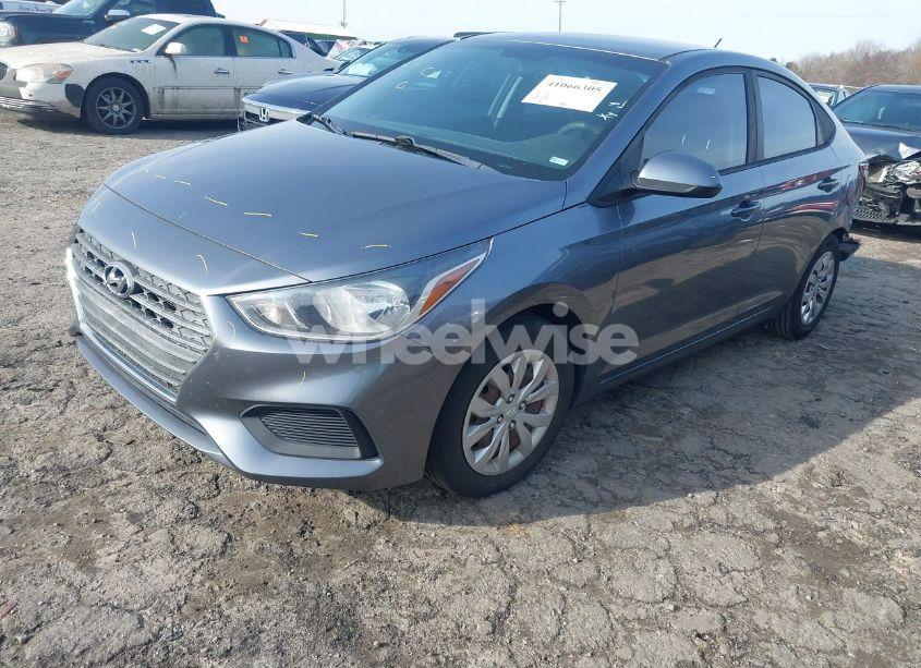 Photo 2 of 2018 Hyundai Accent SE (VIN 3KPC24A33JE022607)