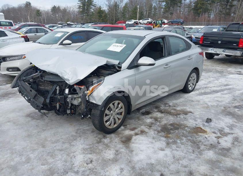Photo 2 of 2018 Hyundai Accent SE (VIN 3KPC24A33JE025457)