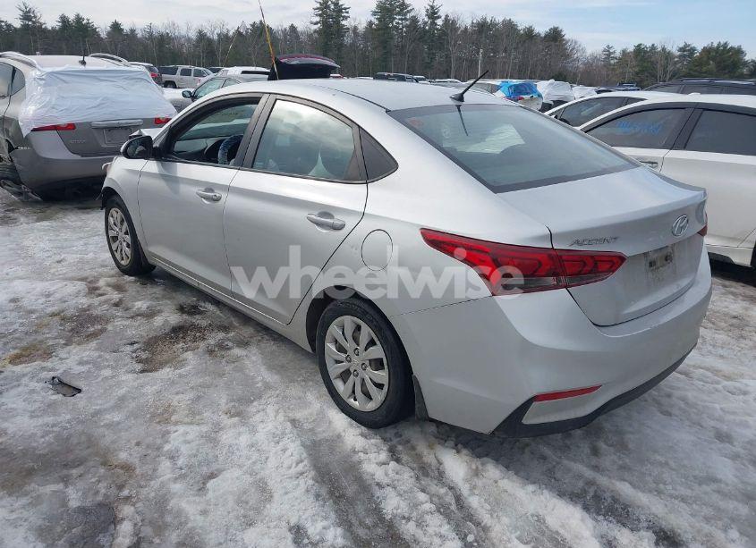 Photo 3 of 2018 Hyundai Accent SE (VIN 3KPC24A33JE025457)