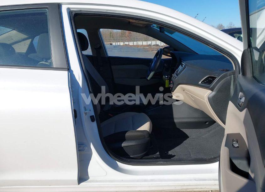 Photo 5 of 2019 Hyundai Accent SE (VIN 3KPC24A33KE056922)