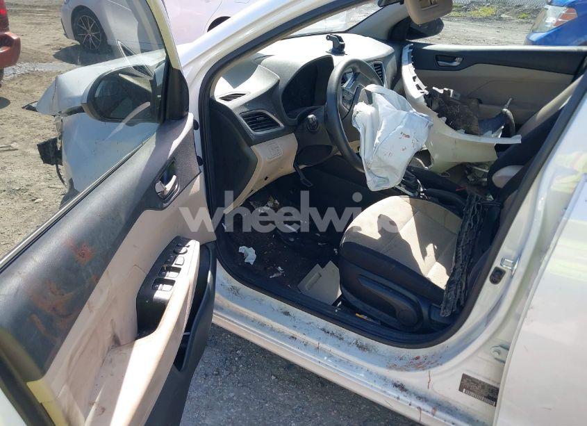 Photo 5 of 2019 Hyundai Accent SEL (VIN 3KPC24A33KE058640)