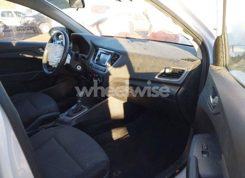 Photo 5 of 2019 Hyundai Accent SE (VIN 3KPC24A33KE069184)