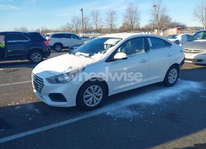 Photo 2 of 2019 Hyundai Accent SE (VIN 3KPC24A33KE072134)