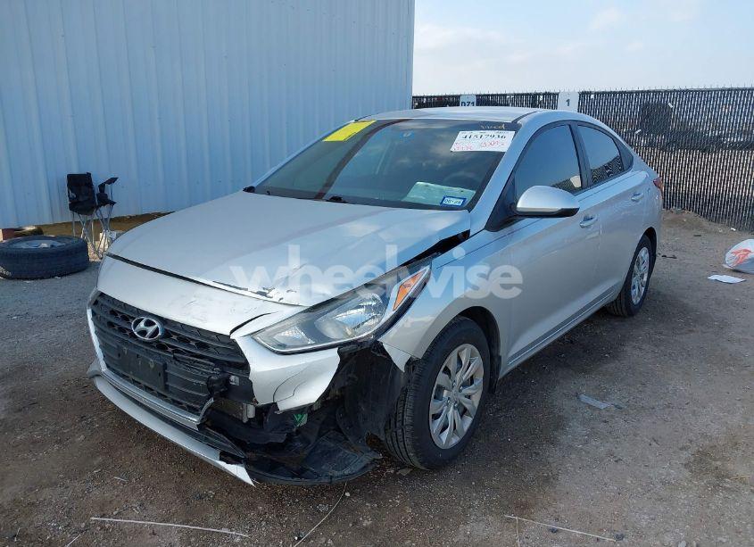 Photo 2 of 2018 Hyundai Accent SE (VIN 3KPC24A34JE017853)