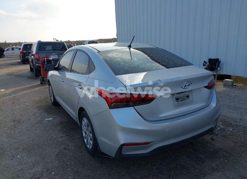 Photo 3 of 2018 Hyundai Accent SE (VIN 3KPC24A34JE017853)