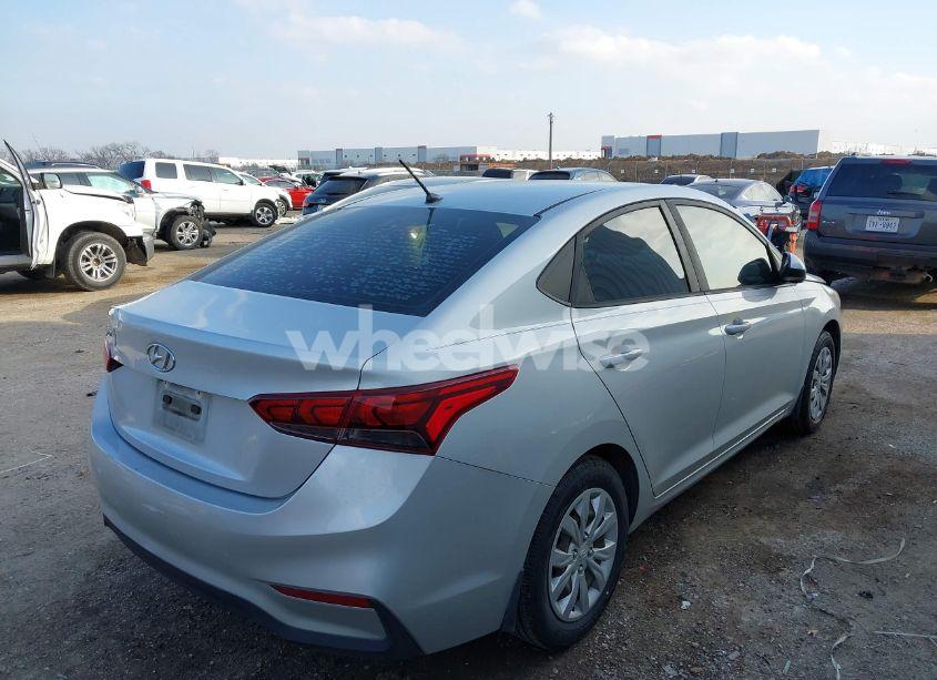 Photo 4 of 2018 Hyundai Accent SE (VIN 3KPC24A34JE017853)