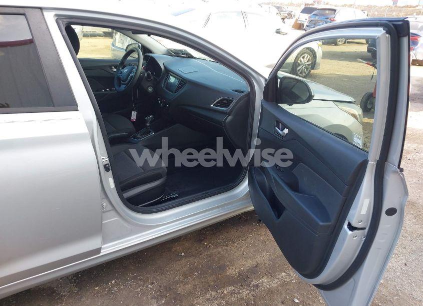 Photo 5 of 2018 Hyundai Accent SE (VIN 3KPC24A34JE017853)