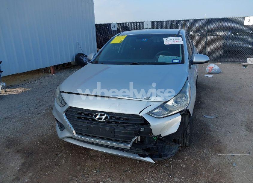 Photo 6 of 2018 Hyundai Accent SE (VIN 3KPC24A34JE017853)