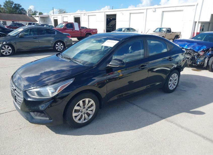 Photo 2 of 2018 Hyundai Accent SE (VIN 3KPC24A34JE029033)