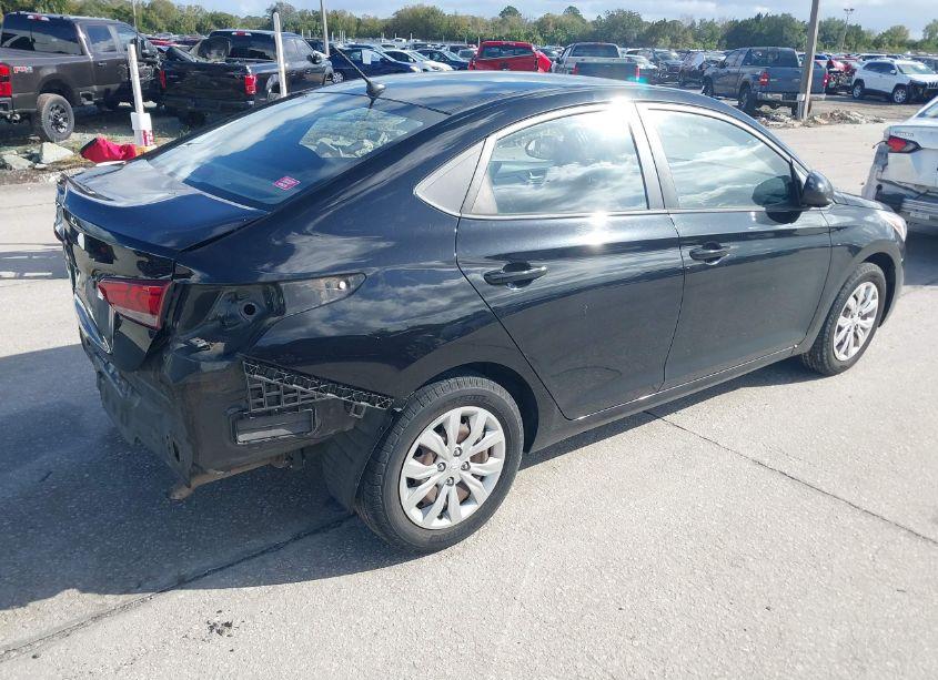 Photo 4 of 2018 Hyundai Accent SE (VIN 3KPC24A34JE029033)