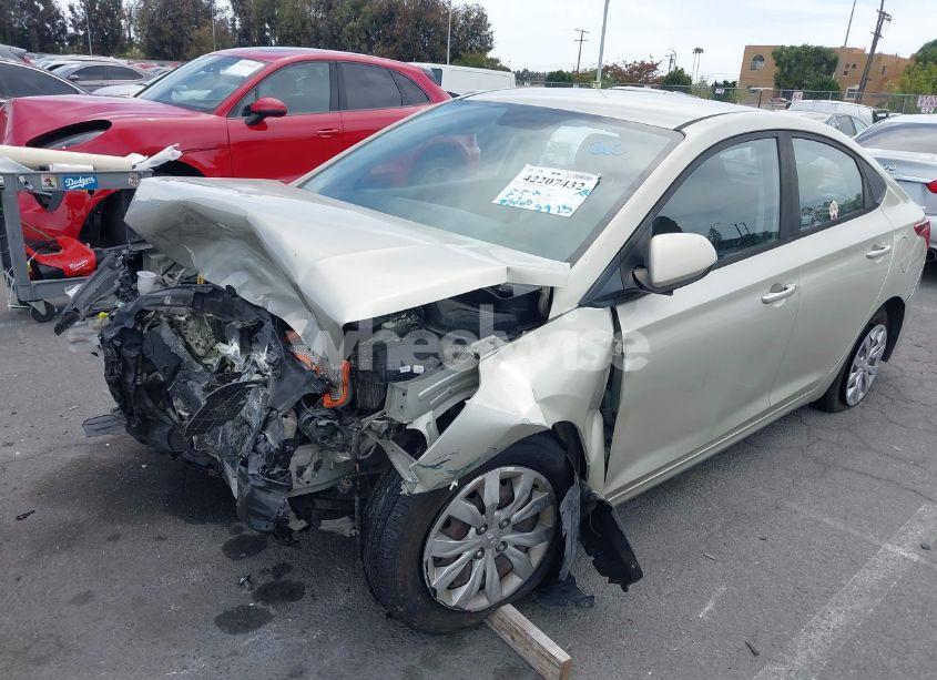 Photo 2 of 2019 Hyundai Accent SE (VIN 3KPC24A34KE045556)