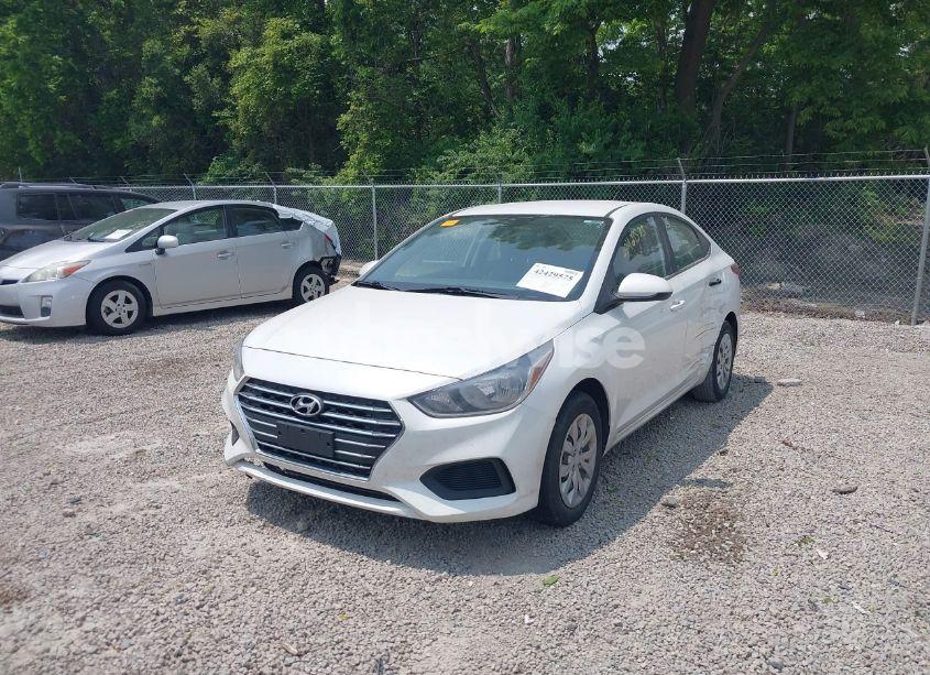 Photo 2 of 2019 Hyundai Accent SE (VIN 3KPC24A34KE052121)