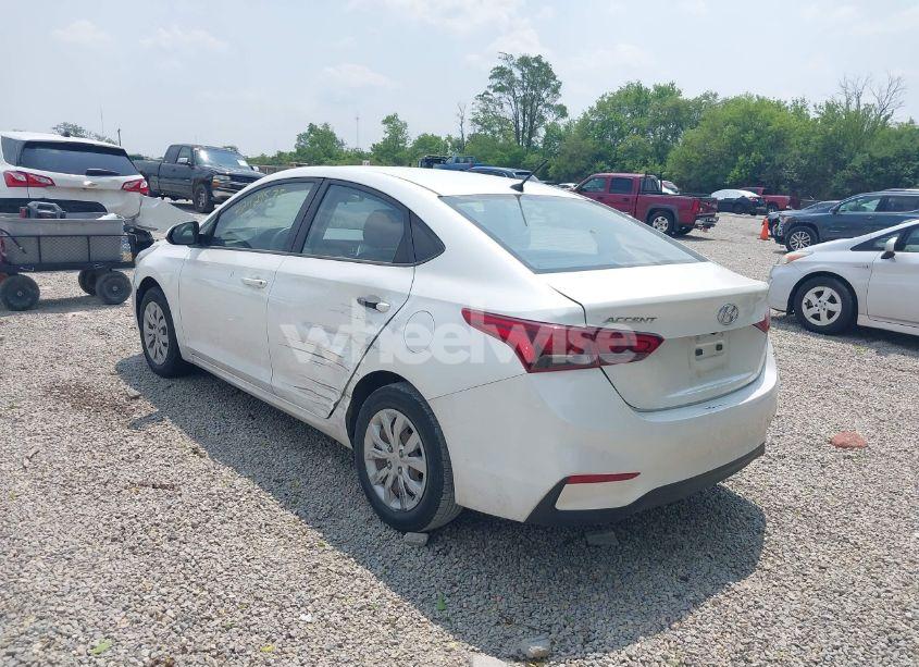 Photo 3 of 2019 Hyundai Accent SE (VIN 3KPC24A34KE052121)
